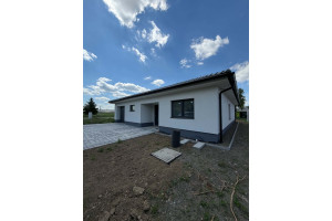 Bungalov s garážou v Senici na predaj
